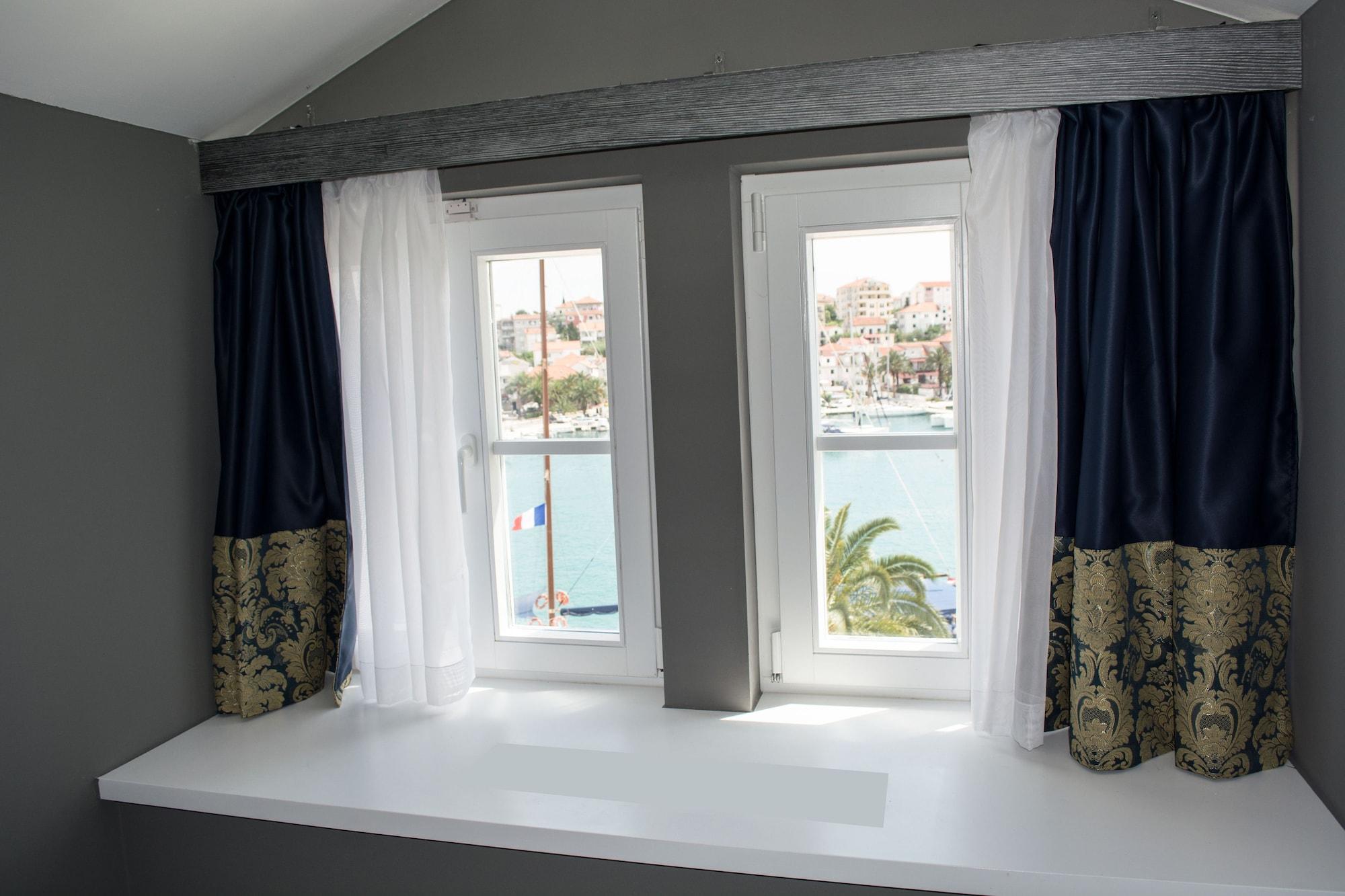 XII Century Heritage Hotel Trogir Buitenkant foto
