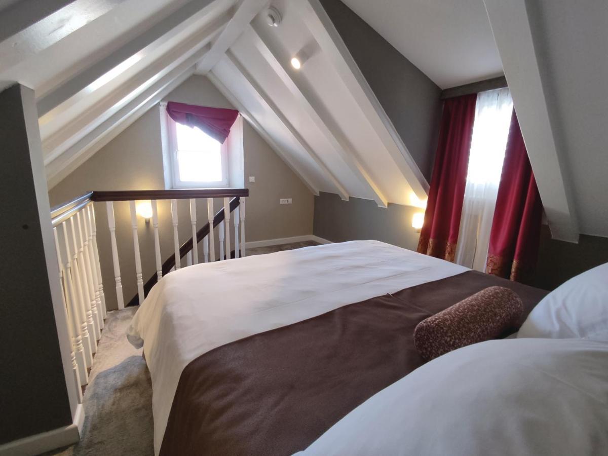 XII Century Heritage Hotel Trogir Buitenkant foto
