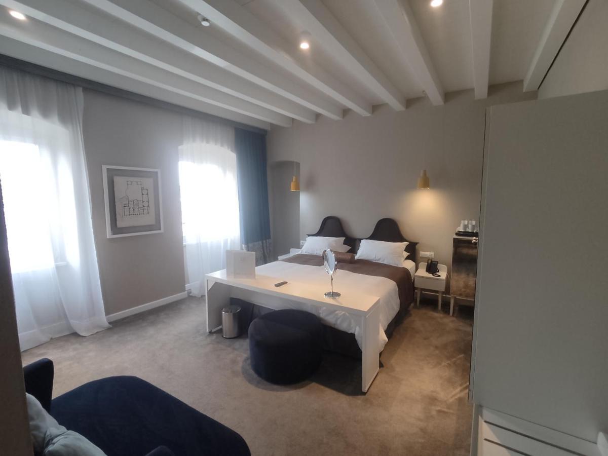 XII Century Heritage Hotel Trogir Buitenkant foto