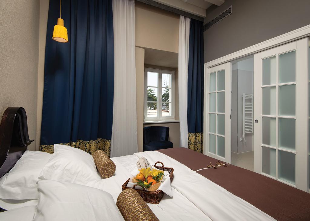 XII Century Heritage Hotel Trogir Buitenkant foto